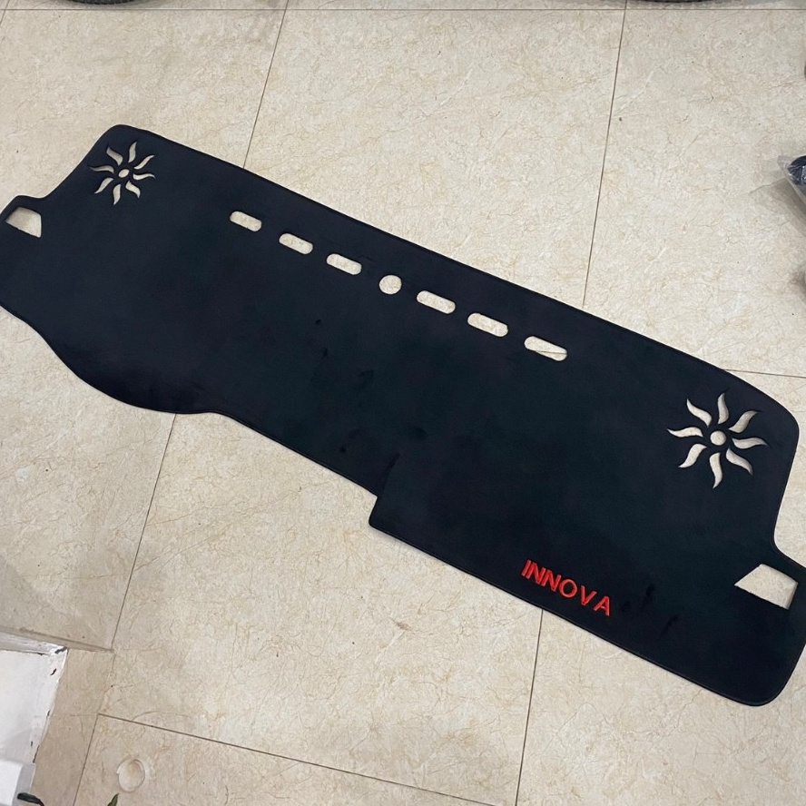 Thảm taplo xe Toyota Innova 2023 2024 hàng đẹp, đế có chống trượt, che nắng tốt - hellooto shop