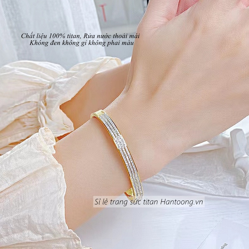 Vòng tay titan không gỉ mạ vàng 18k thiết kế 3 hàng đá lấp lánh thời trang sang trọng dành cho nữ