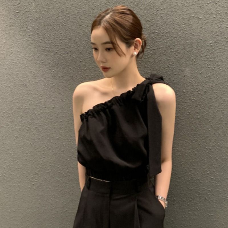 Áo sơ mi，áo sơ mi trắng，áo sơ mi kiểu，áo xinh，áo kiểu trễ vai，áo rớt vai，Áo Lửng Hai Dây Xếp Ly Phong Cách Pháp Thời Trang Mùa Hè Cho Nữ，áo sơ mi nữ đen