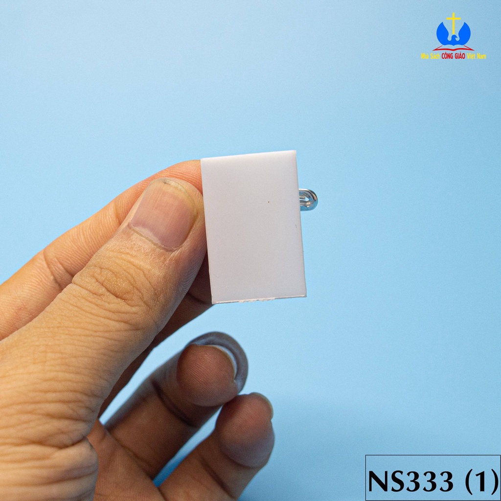 Kẹp đeo tang mica trắng đen cài áo NS333