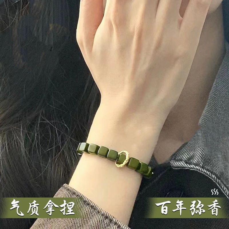 Vòng Tay Chuỗi Hạt Gỗ Đàn Hương Màu Đen / Xanh Lá Hình Vuông Nhỏ Xinh Xắn