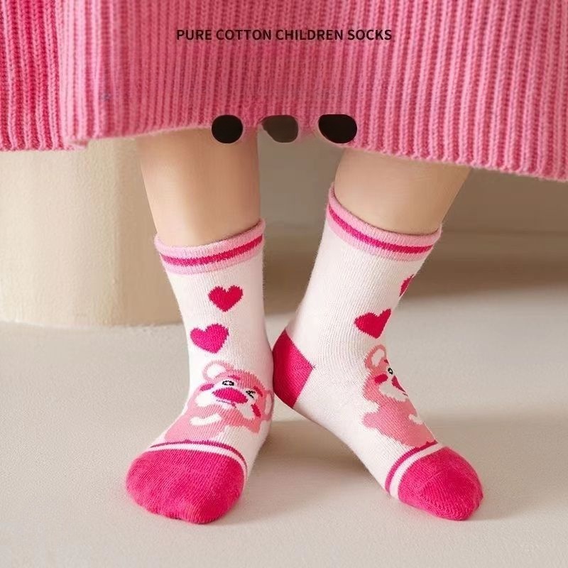 Đôi Vớ Thoáng Khí Cỡ Vừa Và Nhỏ Họa Tiết Dâu Tây Dễ Thương Thời Trang Thu Đông Cho Bé Gái