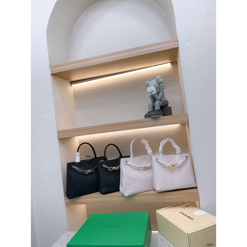 Bottega Veneta new advanced Denim hand-held messenger bag simple temperament large capacity dumpling bag all-match fashion hand-held women's bag