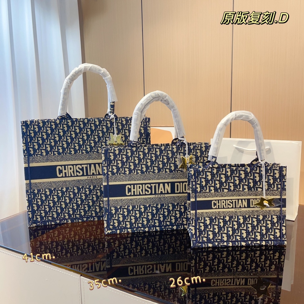 DIOR limited embroidery shopping bag fashionable personalized whole body embroidery design versatile and low-key retro fashion portable shopping bag