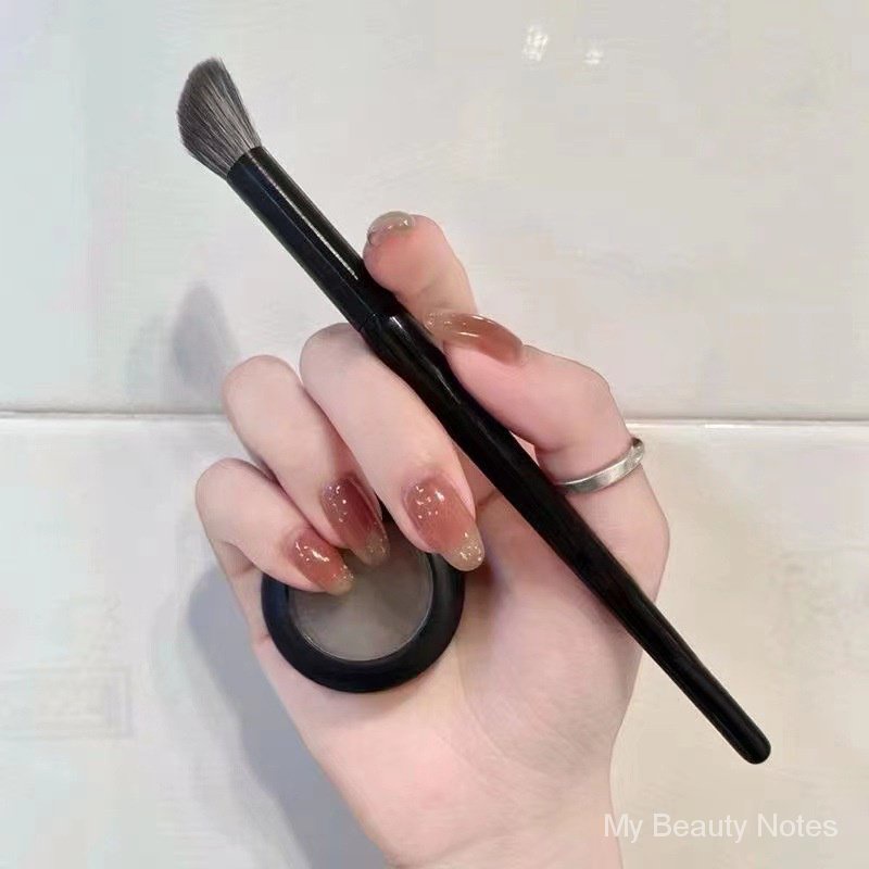 Cangzhou Finger Belly Eye Countour Brush Oblique Head Highlight Brush Repair Shadow Brush Portable Small Size Eye Shadow Brush Makeup Brush UMDH