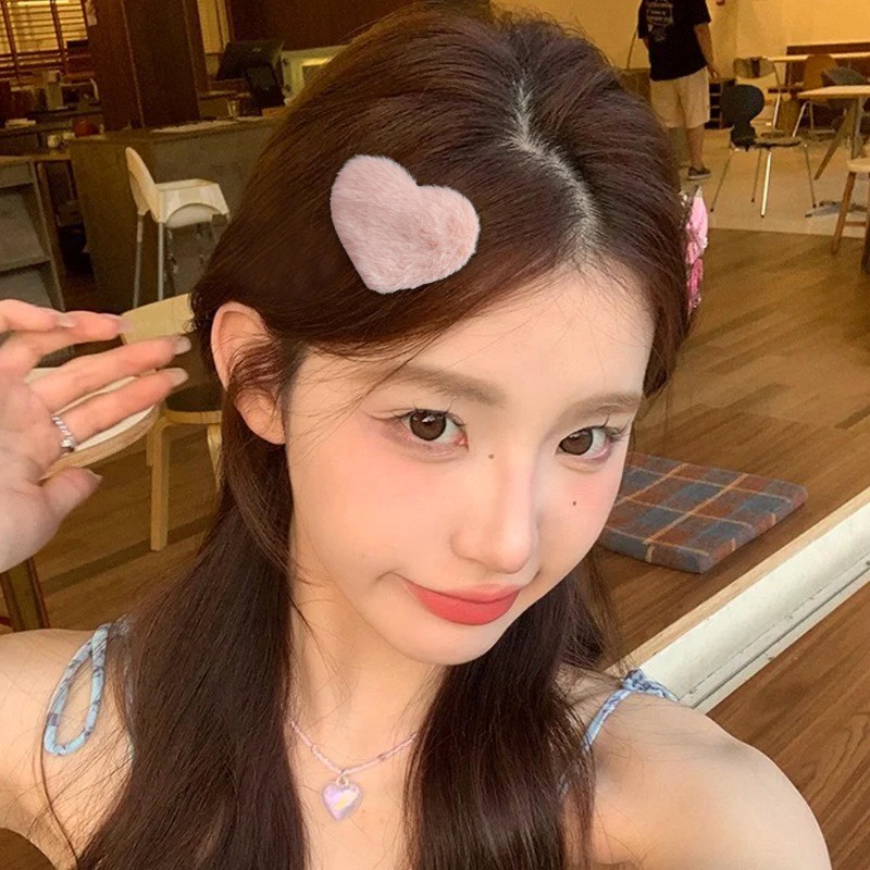 Girl sweet heart Kẹp Tóc bb / Kẹp Tóc Màu Trơn Đơn Giản / Kẹp Tóc Lông Xù Hình Trái Tim Phong Cách Hàn Quốc ins Thích Hợp Cho Mùa Thu Đông