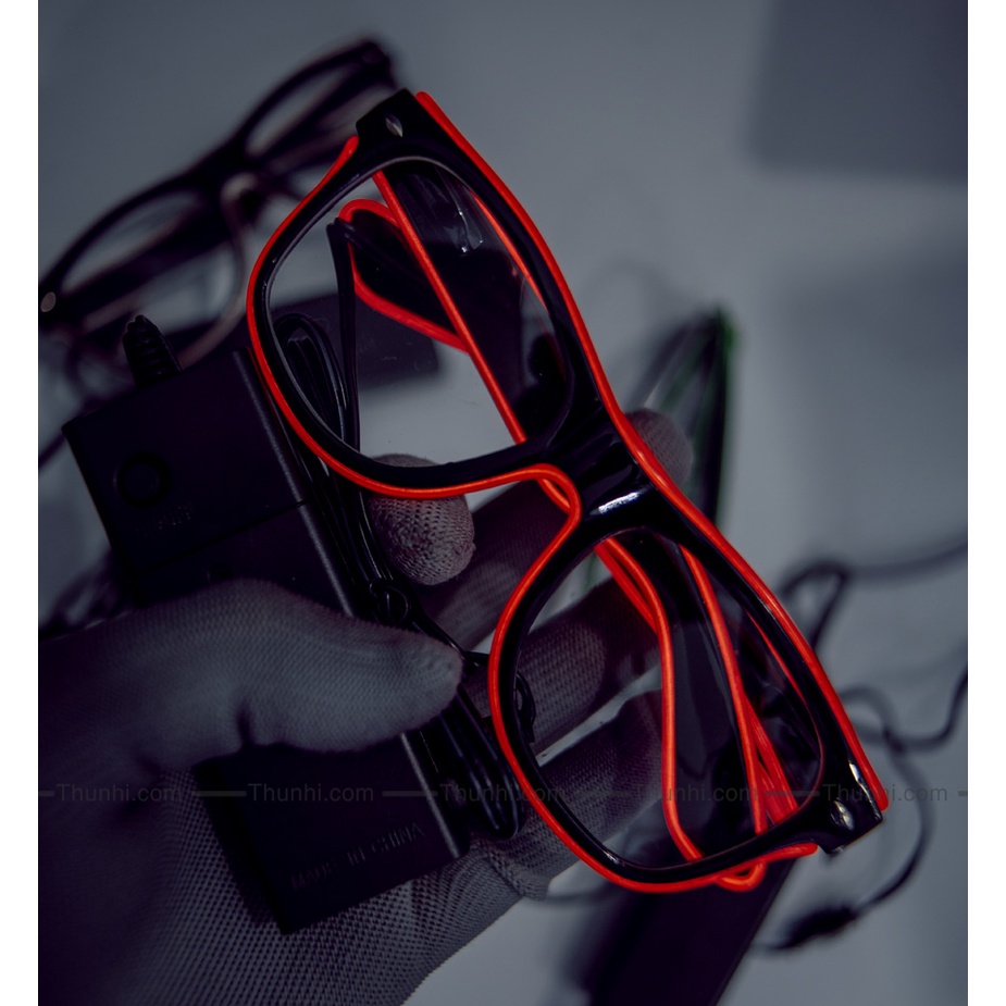 Mắt kính đèn led phát sáng, hàng xịn dùng 2 viên pin AA