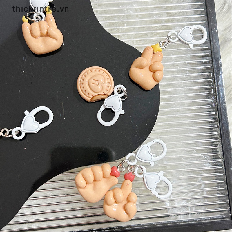 Móc Chìa Khóa Xe Hơi / Túi Xách Bằng Nhựa resin Họa Tiết Hoạt Hình gesture Dễ Thương Sáng Tạo Thích Hợp Làm Quà Tặng Cho Bé vn