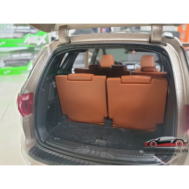 Xe mô hình Ford Everest, tỉ lệ 1:18, Dealer