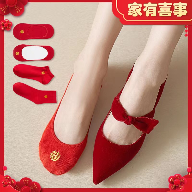 Tất Đỏ Vô Hình Mang Giày Cao Gót Cô Dâu Chú Rể Trong Ngày Cưới