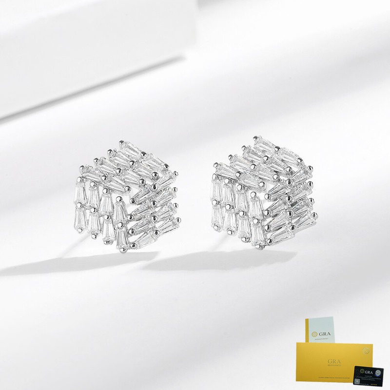 Bông tai moissanite full-jeweled thanh lịch với thiết kế hình học và ánh sáng sang trọng