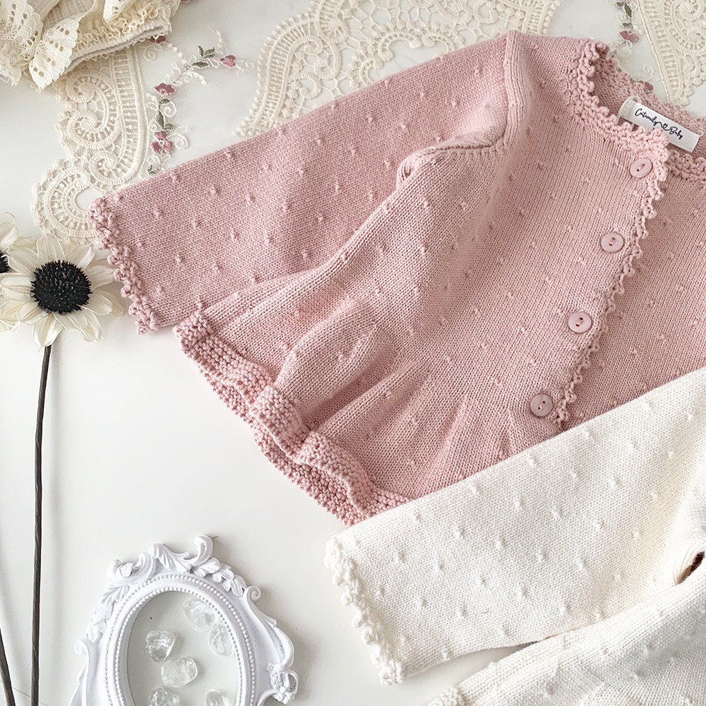 ÁO CADIGAN LEN DÁNG XÒE VIỀN REN CÀI CÚC CHO BÉ- HÀNG QCCC