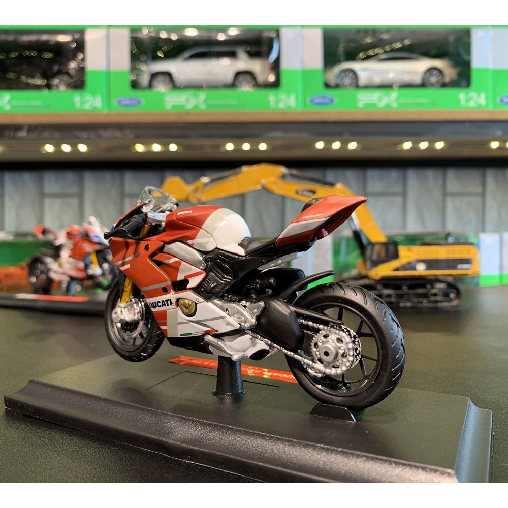 Mô hình xe mô tô Ducati 1199 Panigale V4S Corse tỉ lệ 1:18 Maisto tặng ô tô