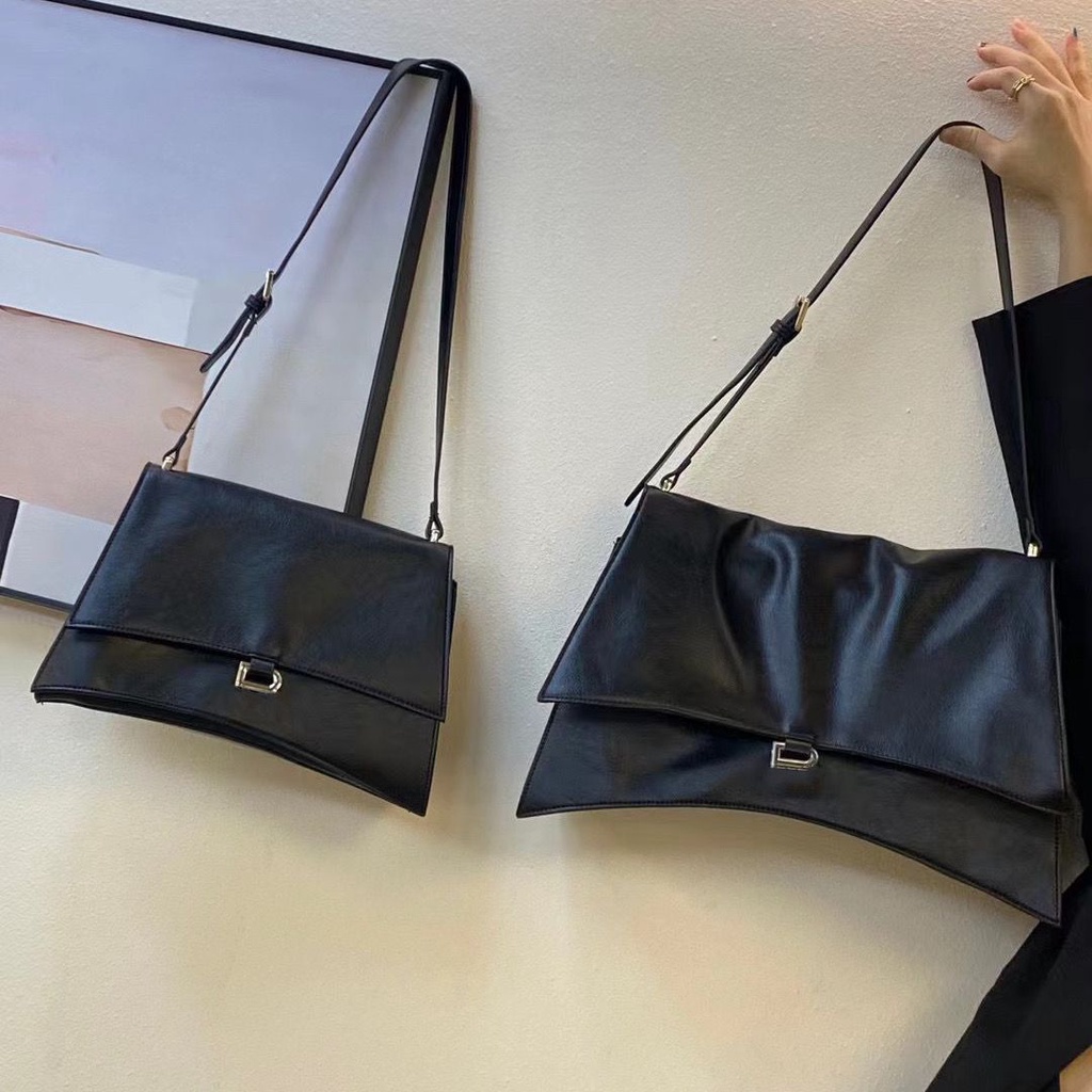 Xiaohongshu Túi Đeo Chéo Vai Màu Tối Phong Cách Công Nghiệp Nặng Thời Trang Thu Đông 2023