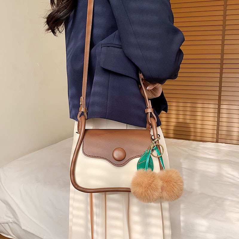 Túi xách công sở nữ hàng trung da pu size 20cm màu nâu đen kèm móc treo