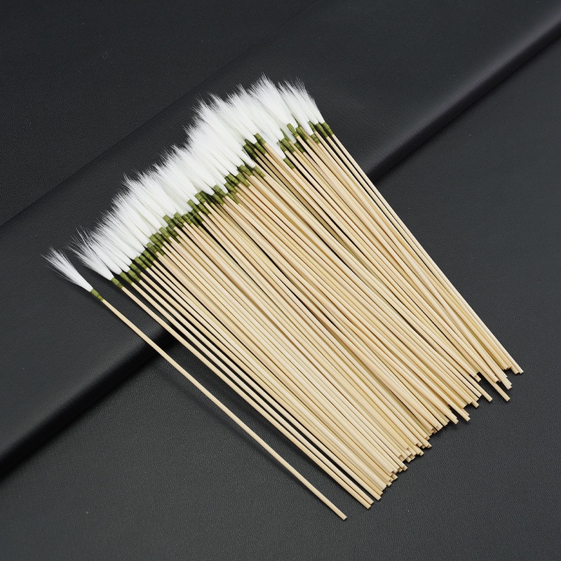 Lông gà tơ ngoái tai cán gỗ