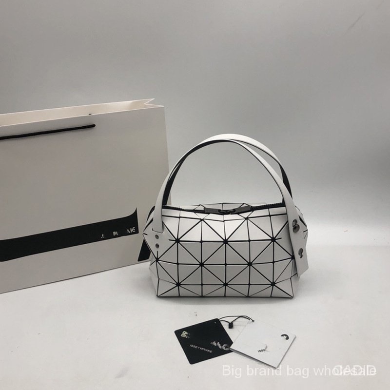 Túi Xách issey miyake Họa Tiết Hình Học Đính Kim Cương Giả Phong Cách Mới Cho Nữ