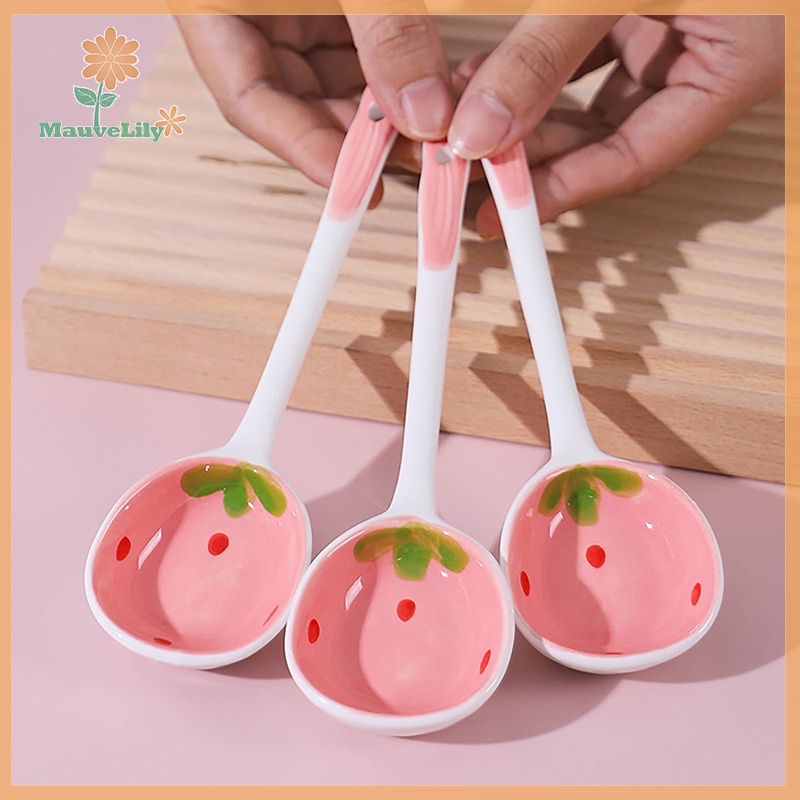 1 Muỗng Sứ Tay Cầm Dài Hình Trái Dâu Tây Dễ Thương