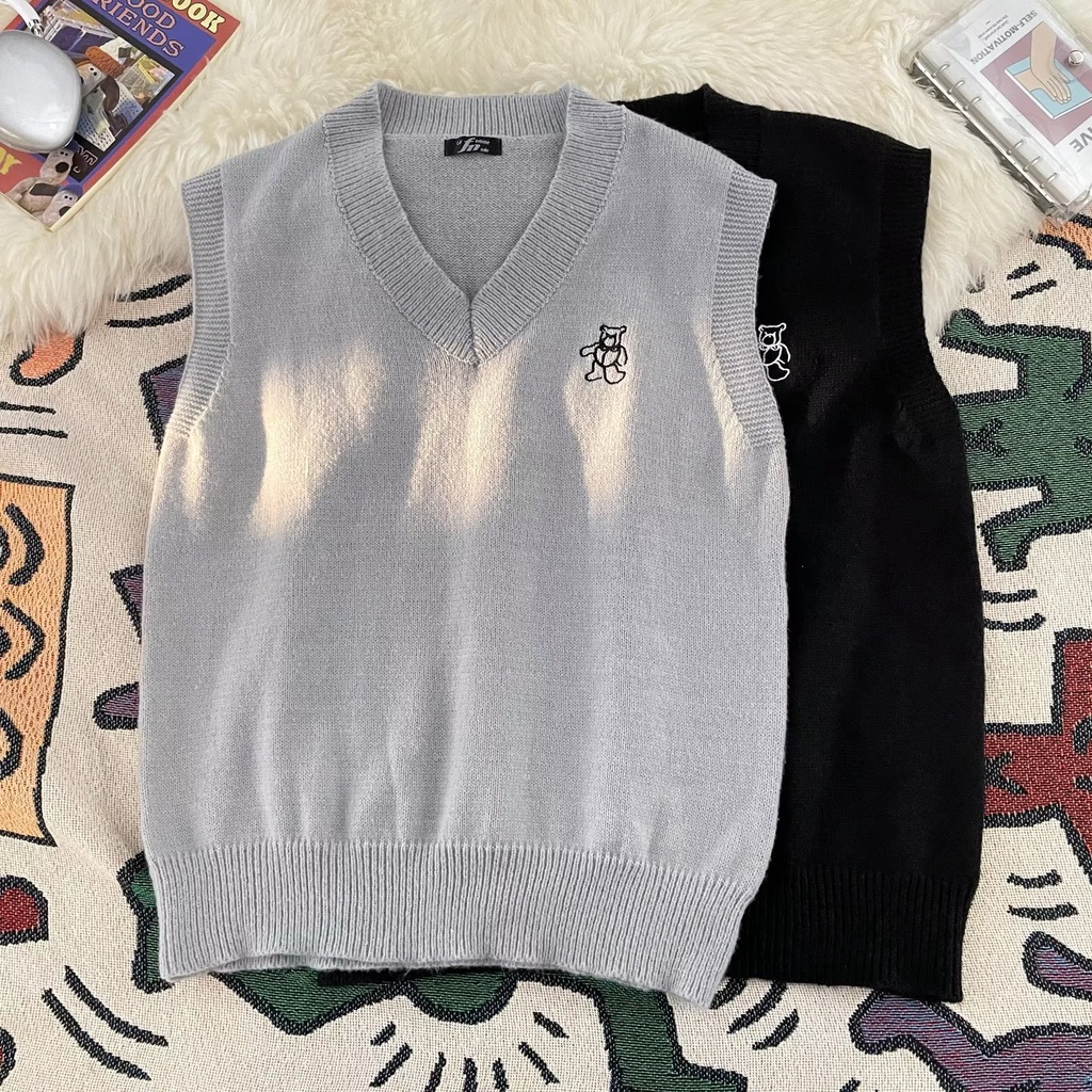 Áo sweater Không Tay Cổ Chữ v Thêu Họa Tiết Gấu Hoạt Hình Phong Cách Hàn Quốc Dành Cho Nam