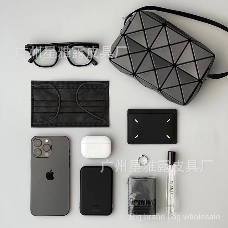 Túi Đeo Chéo Hình Vuông Nhỏ Đựng Điện Thoại Có Khóa Kéo Phong Cách macaron 2023 issey miyake Mới Cho Nữ