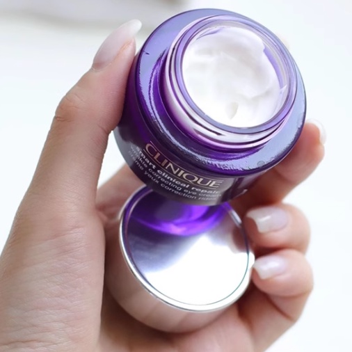 Clinique Kem Dưỡng Ẩm Mắt 15ml Màu Tím Sáng