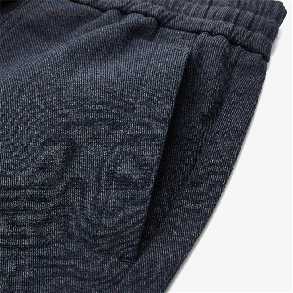 Quần dài GIORDANO 01113071 lưng thun thêu họa tiết dành cho nam