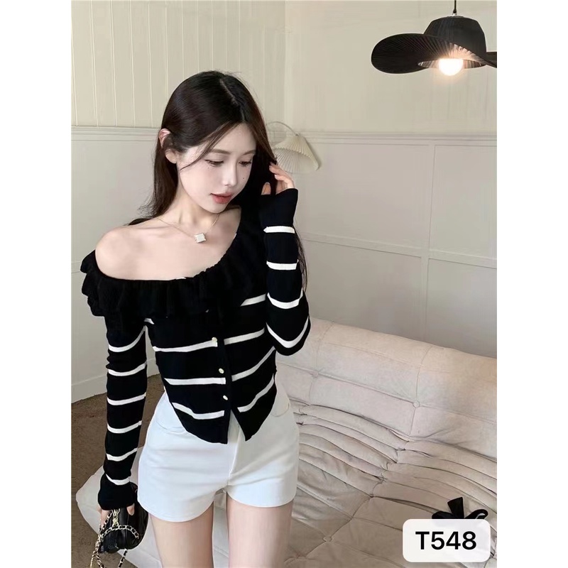 Áo sweater Tay Dài Cổ Lá Sen Màu Đen Trơn Ôm Dáng Cho Nữ