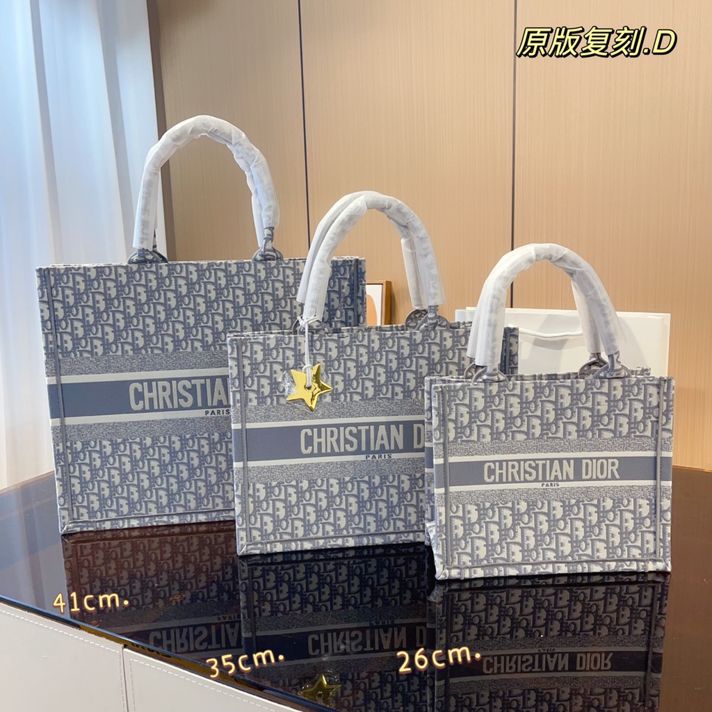 DIOR limited embroidery shopping bag fashionable personalized whole body embroidery design versatile and low-key retro fashion portable shopping bag