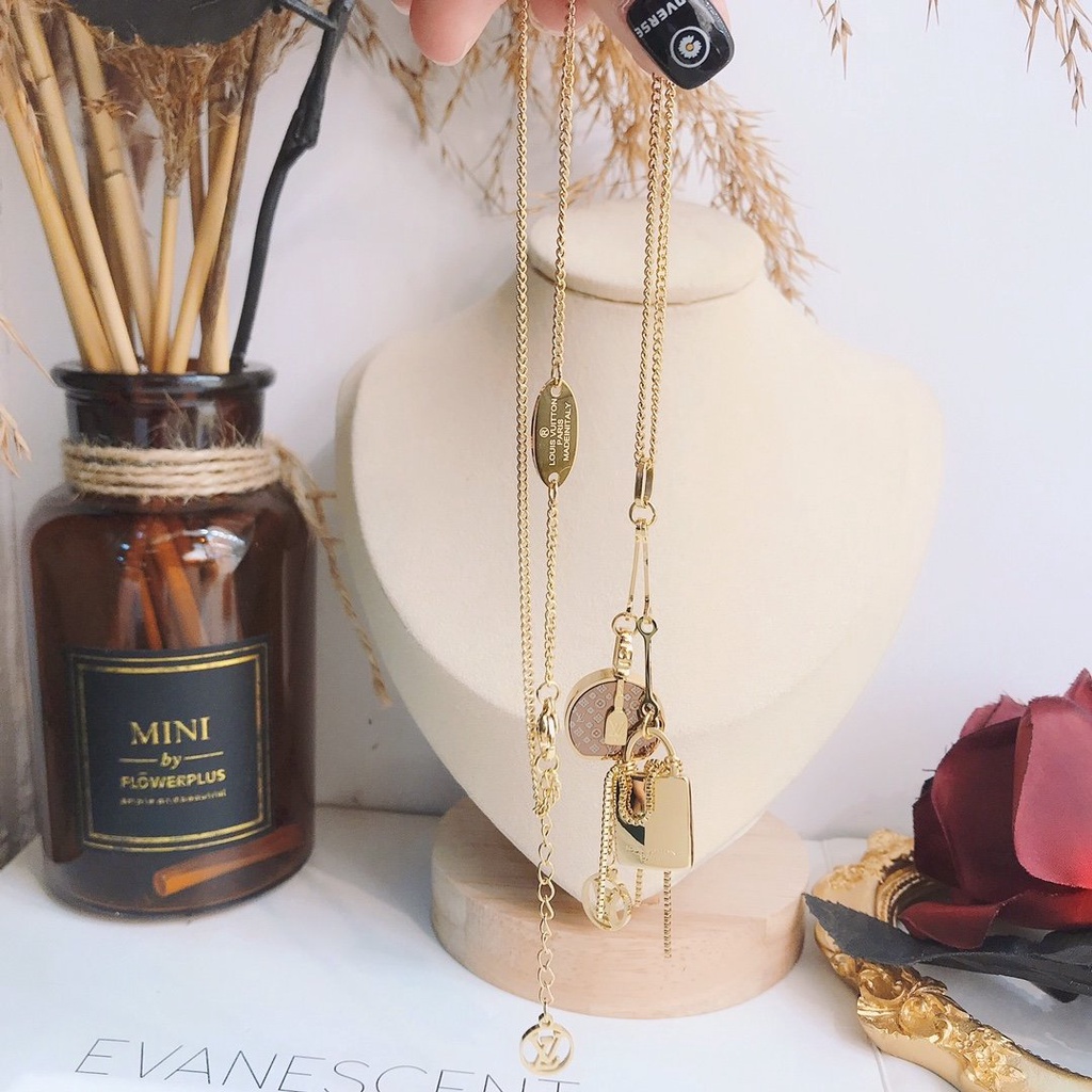 Vòng Tay louis vuitton Bằng Thép Titan Khắc Chữ lv monogram