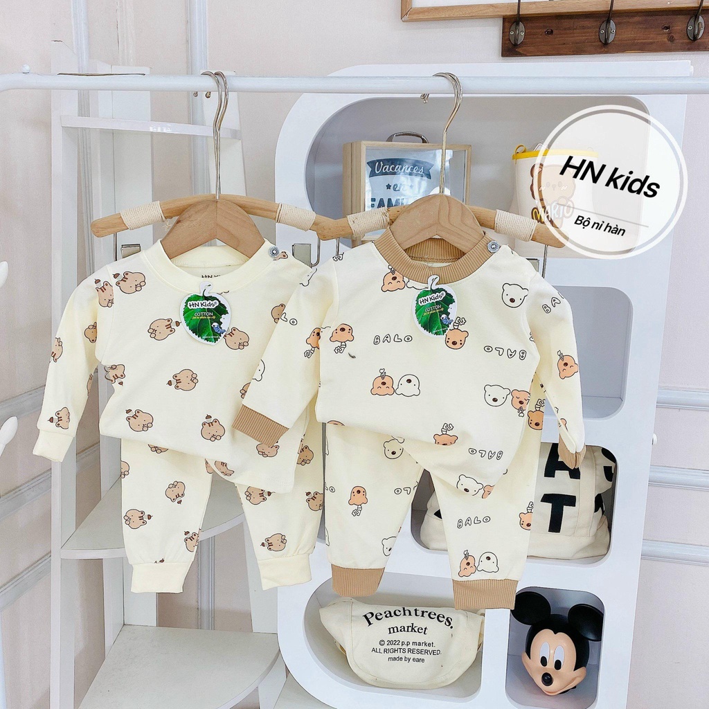 Bộ dài Hnkids cotton nỉ cài vai nền kem cho bé trai, bé gái