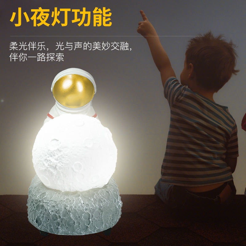 Loa bluetooth Di Động Ánh Sáng Ban Đêm Hình Phi Hành Gia Kku22