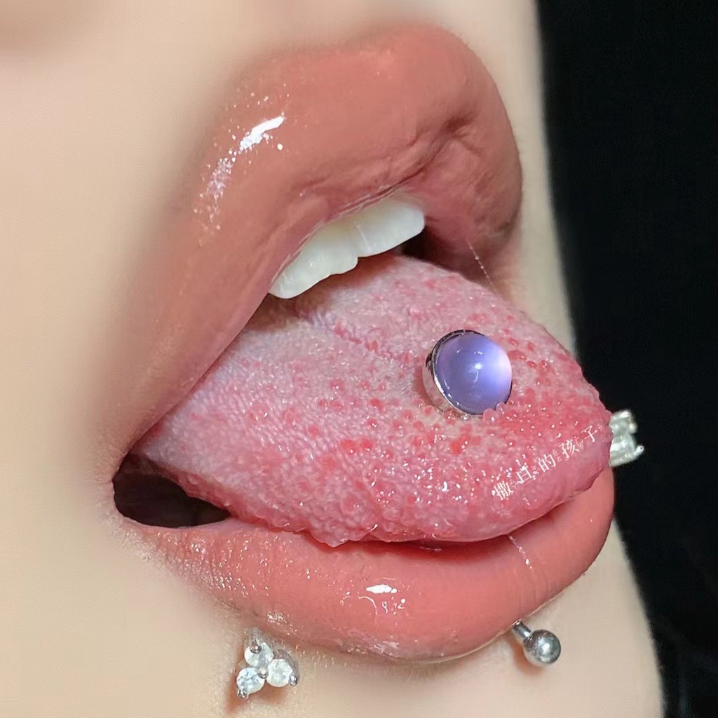 Nhẫn Lưỡi Bằng Thép Titan Đục Lỗ Cho Cô Gái Nóng Bỏng