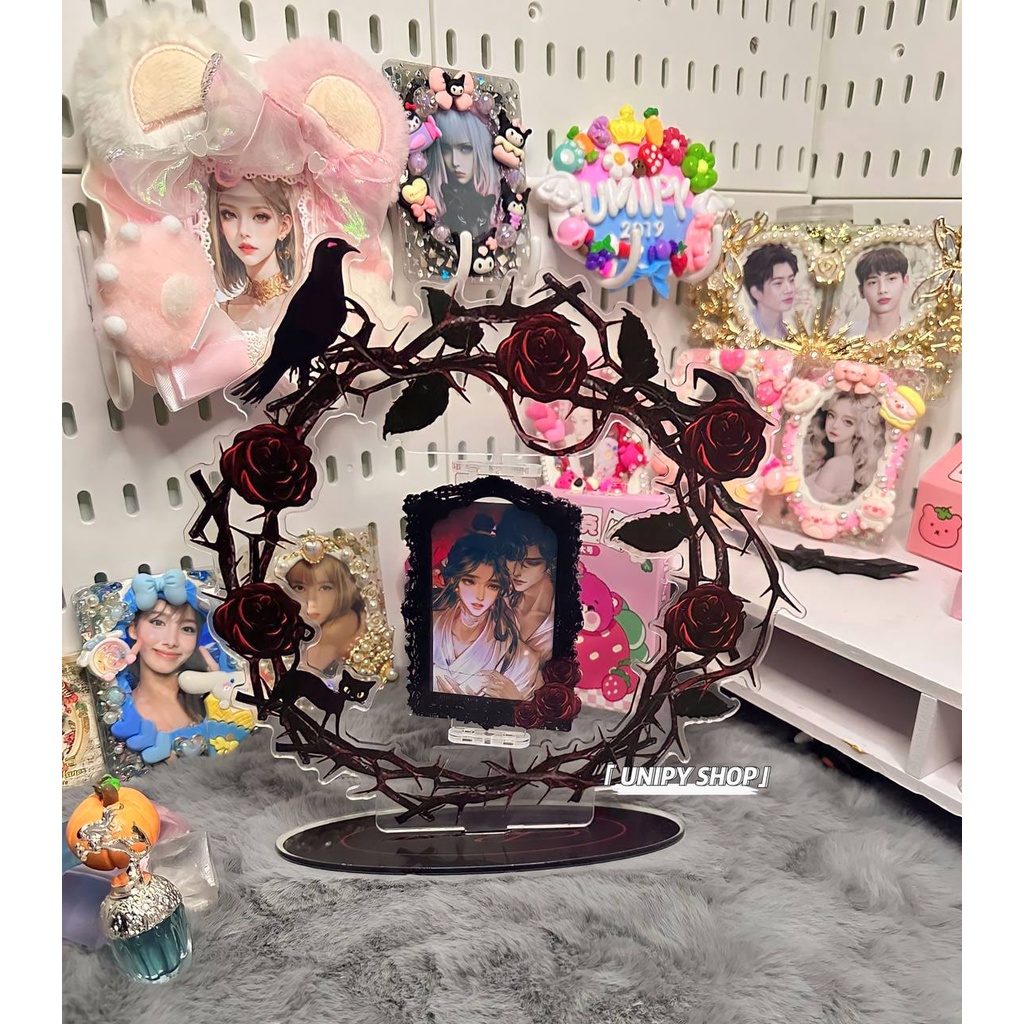 Khung Ảnh Xoay Đứng Đêm Tối Hoa Hồng Acrylic | Toploader Xoay Đựng Card Hình Ảnh Idol Anime