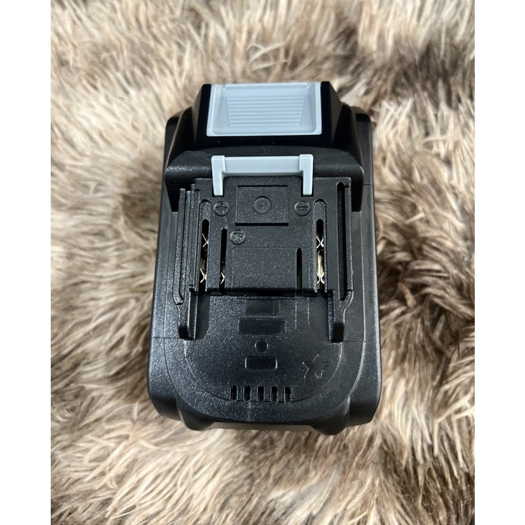Pin MAKITA 18V dung lượng 12Ah cell VTC6A 21700 , nhận Adapter , có led báo pin.