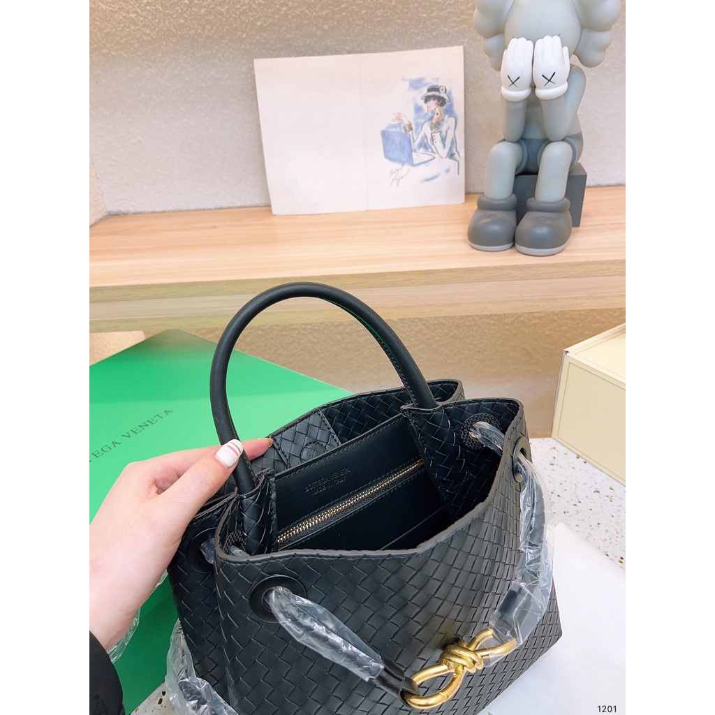 Bottega Veneta new advanced Denim hand-held messenger bag simple temperament large capacity dumpling bag all-match fashion hand-held women's bag