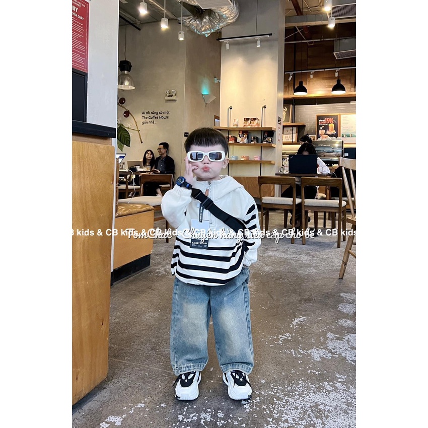 SIZE ĐẠI 8-26KG: Bộ bé trai có mũáo kẻ rút dây phối quần jean - BMKQJ