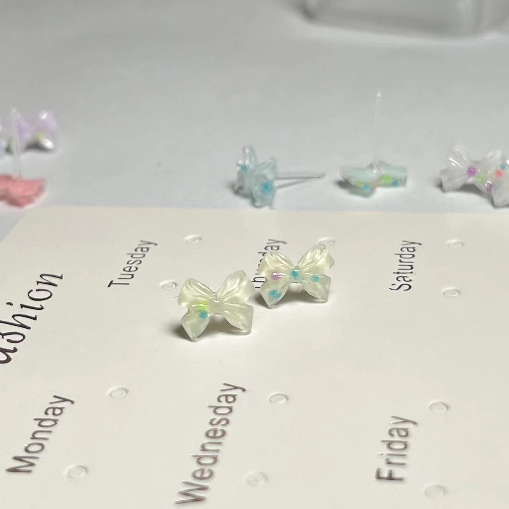 1 Đôi Bông Tai Hình Chiếc Nơ Nhỏ Bằng Nhựa resin Nhiều Màu Thời Trang Cho Nữ