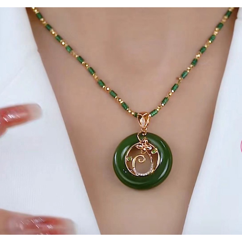 Dây Chuyền Ngọc Bích Mặt Hình Hoa An Toàn Có Khóa Cài Cho Bạn Gái