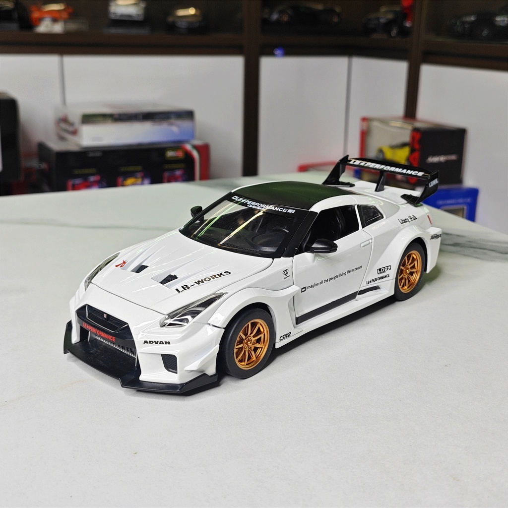 Xe mô hình hợp kim Nissan GTR CSR2 tỉ lệ 1:24 hãng Alloy 2 màu kèm Fig