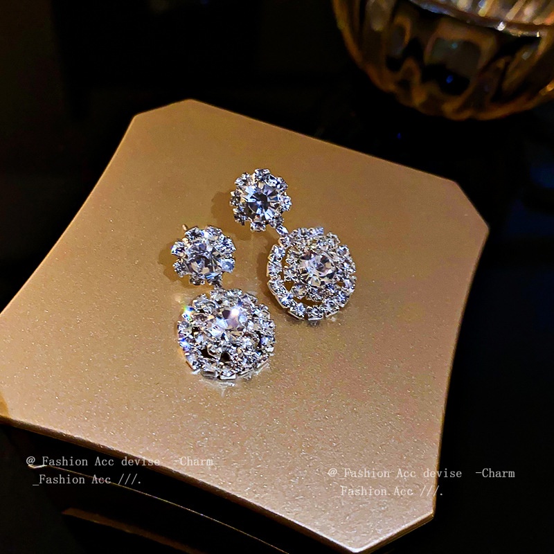 Bông Tai Mạ Bạc Hình Tròn Đính Kim Cương Lấp Lánh Phong Cách Hàn Quốc Sang Trọng