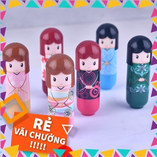 Son dưỡng môi cho bé giữ ẩm và dưỡng ẩm cho môi