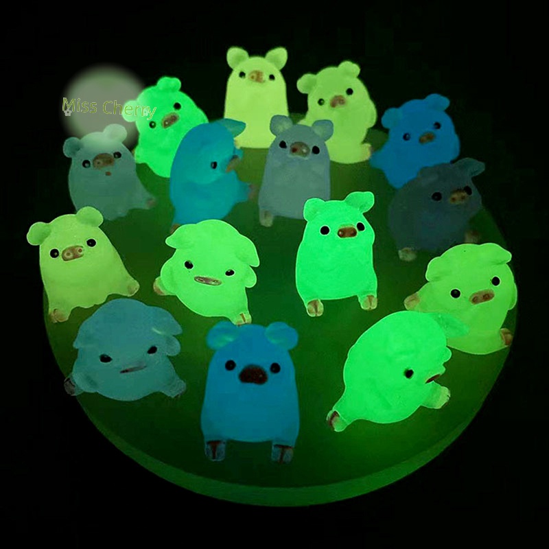 Set 1 / 5 Chú Heo Nhựa Dạ Quang mini Trang Trí Bảng Điều Khiển Xe Hơi diy