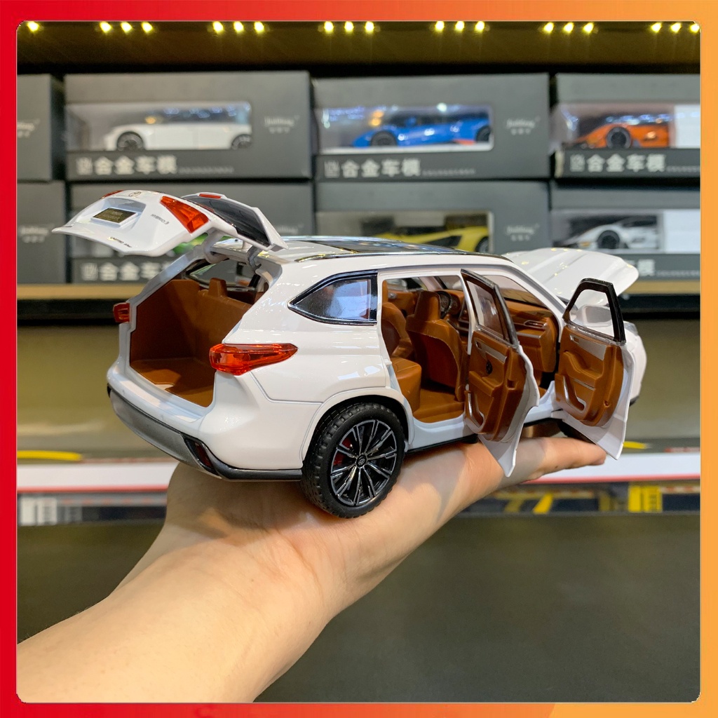 Mô hình xe Toyota Highlander 2023 tỉ lệ 1:24 Jinlifang tặng ô tô
