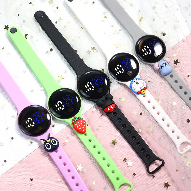 Đồng Hồ Điện Tử Thể Thao Chống Nước Hình pikachu / doraemon / Nhân Vật Hoạt Hình Có Đèn led Cho Trẻ Em