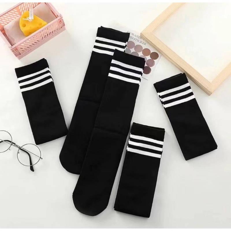 Vớ Thể Thao Dài Đến Đầu Gối Vải cotton Kẻ Sọc Trắng Đen Ấm Áp Thời Trang Thu Đông Cho Bé