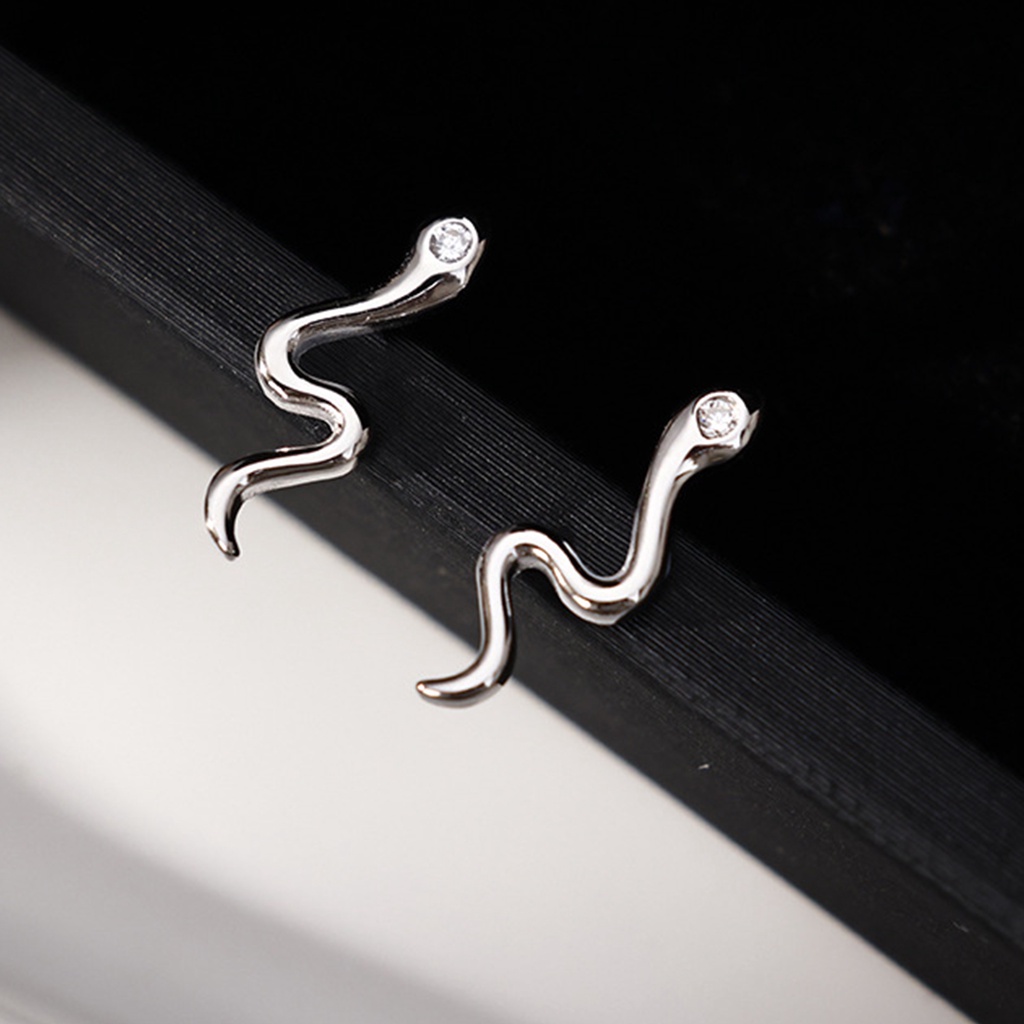 Set 1 / 2 Đôi Bông Tai Hình Rắn Cá Tính Cho Nữ