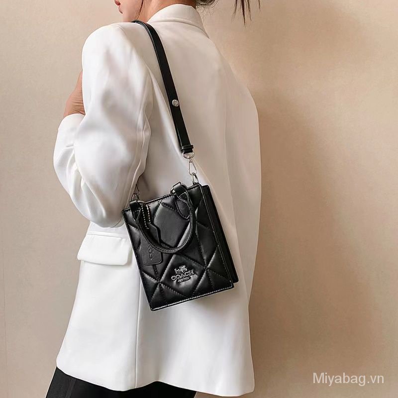 Túi Xách mini Họa Tiết Hoa Đính Kim Cương Giả Phong Cách Hàn Quốc 2023 c0ach