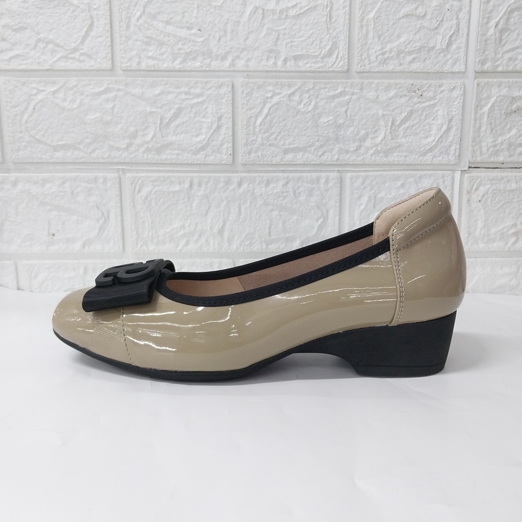 Giày bệt xuồng da dê phủ bóng. mũi tròn họa tiết 2cm