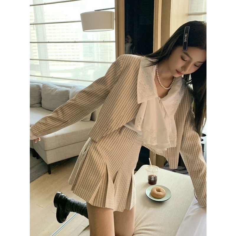 Set Áo Khoác Ren + Chân Váy Xếp Ly Thời Trang Nữ