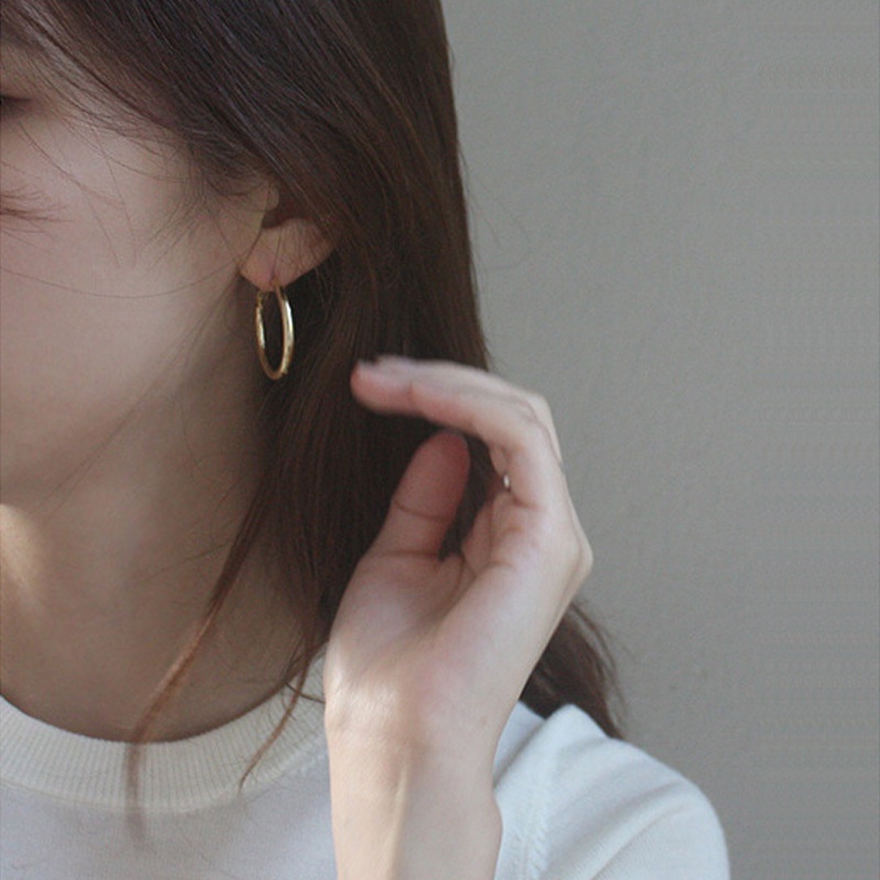 Đôi Bông Tai Hình Tròn Đơn Giản Thời Trang Thu Đông Cho Nữ